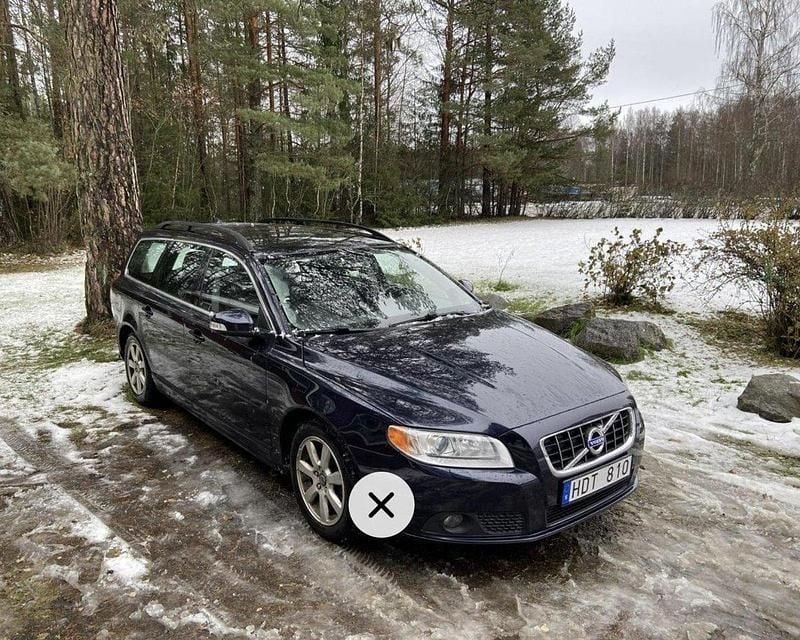 Blå Begagnad 2011 Volvo V70 Momentum Kombi | 45 000 kr (Superpris) - Bild 1/2