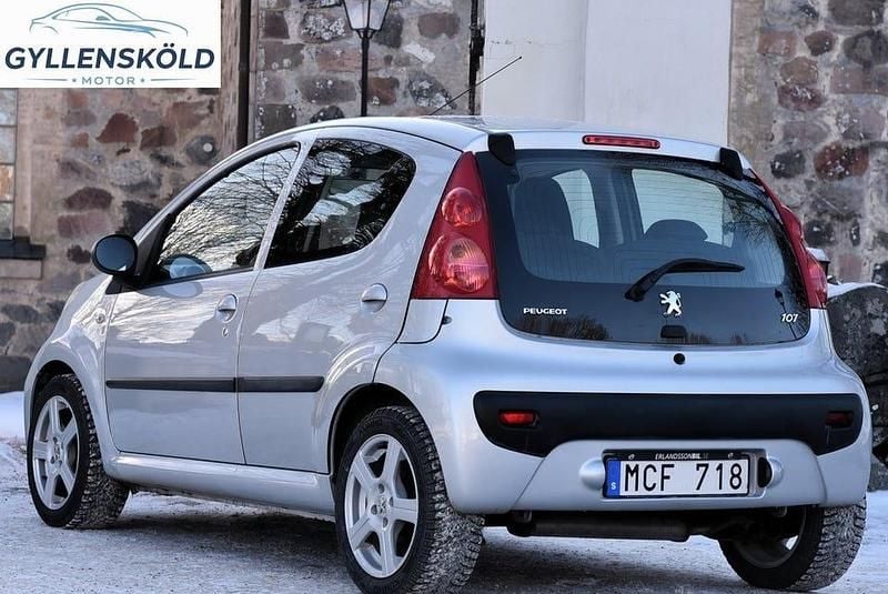 Begagnad Peugeot 107 68 HK (50 kW) 2011 Grå Halvkombi