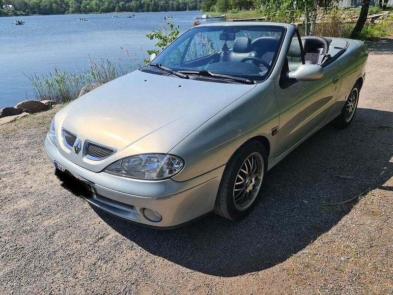 Grå Begagnad 2001 Renault Mégane Cabriolet Cab | 29 500 kr - Bild 1/4