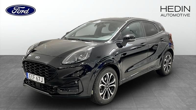 Svart (black) Begagnad 2022 Ford Puma ST-Line SUV | 224 900 kr (Lite dyr) - Bild 1/4