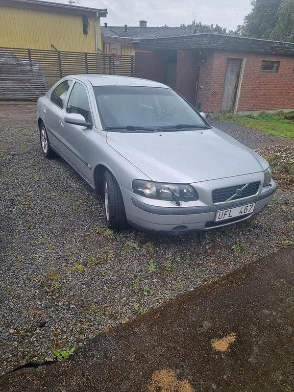Grå Begagnad 2004 Volvo S60 Sedan | 22 900 kr (Bra pris) - Bild 1/4