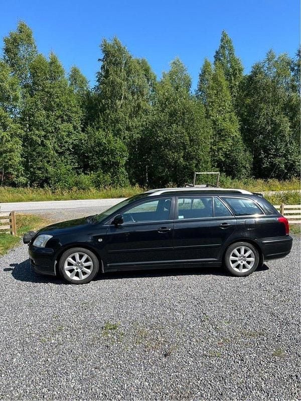 Svart Begagnad 2006 Toyota Avensis Kombi | 49 900 kr (Dyr) - Bild 1/4