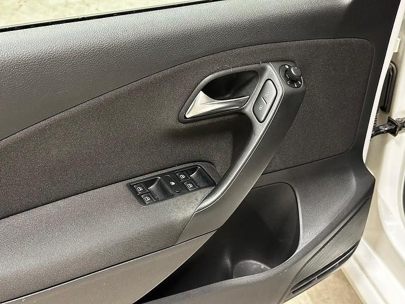 Begagnad VW Polo 86 HK (63 kW) 2011 Vit Halvkombi