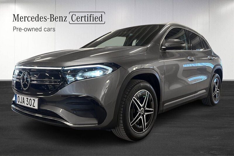 Mörkgrå Begagnad 2023 Mercedes EQA250 AMG SUV | 399 000 kr (Marknadspris) - Bild 1/4