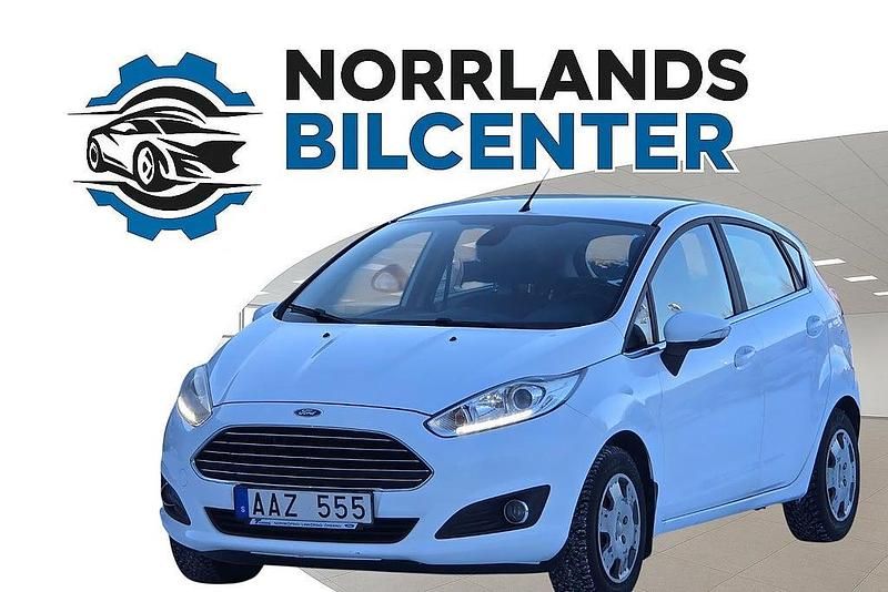 Begagnad Ford Fiesta Titanium 101 HK (74 kW) 2013 Vit Halvkombi