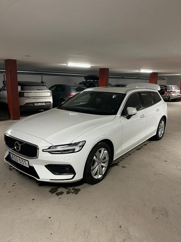 Begagnad 2020 Volvo V60 Kombi | 192 000 kr (Marknadspris) - Bild 1/1
