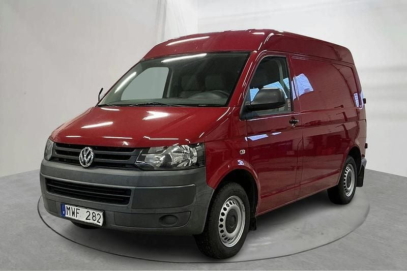 Röd Begagnad 2013 VW T5 Van | 99 000 kr (Marknadspris) - Bild 1/4