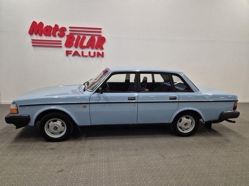 Blå Begagnad 1984 Volvo 240 Sedan | 159 900 kr - Bild 1/4
