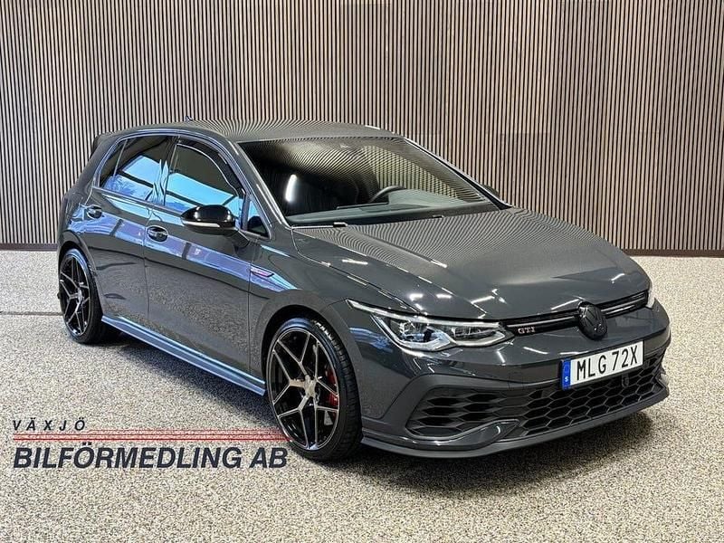 Grå Begagnad 2022 VW Golf VIII GTI Clubsport Halvkombi | 329 900 kr (Superpris) - Bild 1/4