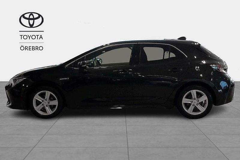 Begagnad Toyota Corolla Hybrid Style 124 HK (91 kW) 2021 Svart Halvkombi