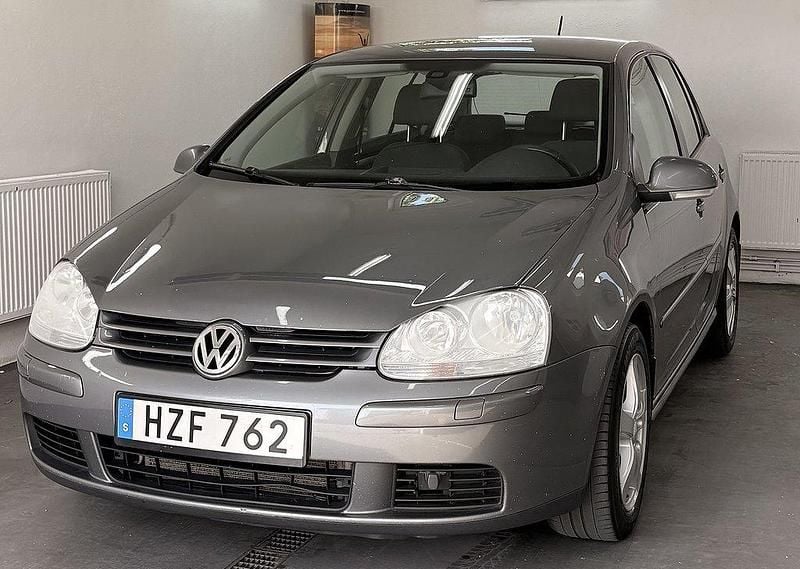 Mörkgrå Begagnad 2008 VW Golf VI Trendline Halvkombi | 29 900 kr (Bra pris) - Bild 1/4