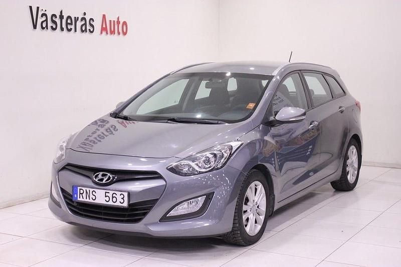Grå Begagnad 2012 Hyundai i30 Kombi | 59 900 kr (Marknadspris) - Bild 1/4
