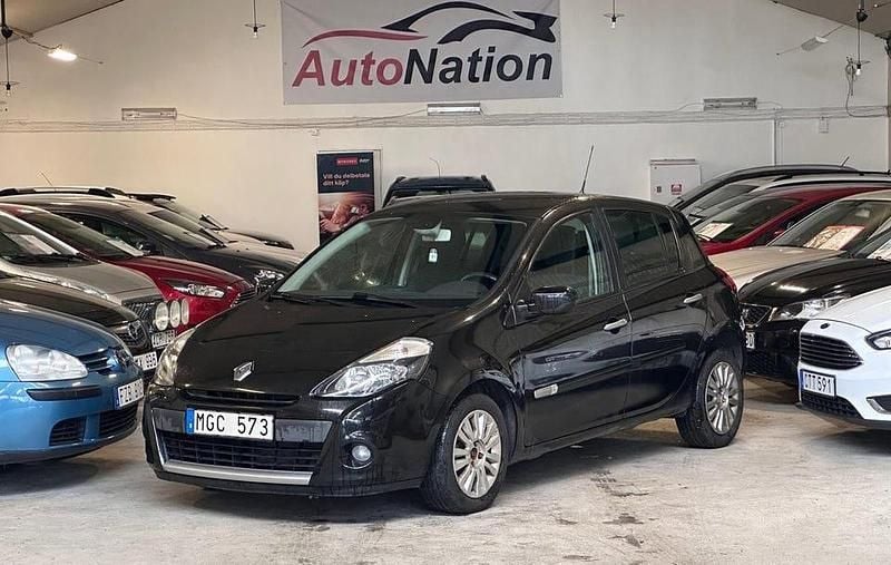 Svart Begagnad 2012 Renault Clio R.S. Halvkombi | 49 900 kr (Marknadspris) - Bild 1/4