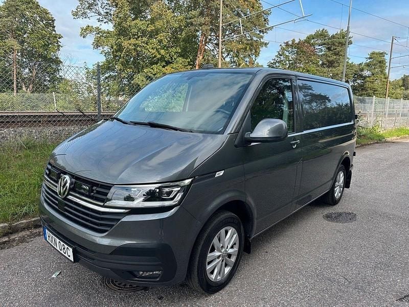Grå Begagnad 2022 VW T6.1 Van | 399 000 kr (Bra pris) - Bild 1/4