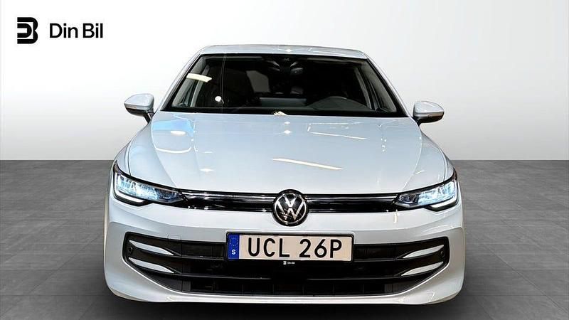 Begagnad VW Golf VIII Edition 150 HK (110 kW) 2025 Crystal ice blue metallic Halvkombi