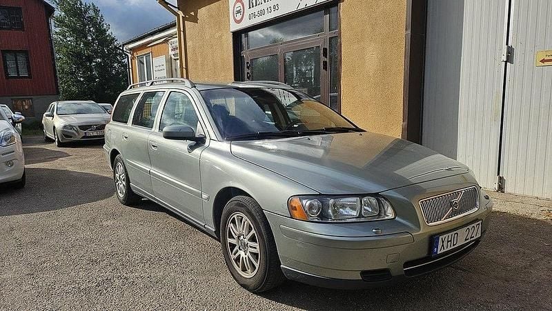 Ljusgrön Begagnad 2005 Volvo V70 Business Edition Kombi | 29 900 kr (Marknadspris) - Bild 1/4