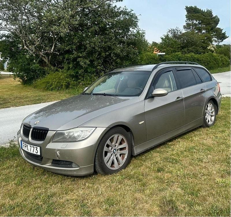 Brun Begagnad 2007 BMW 320 Advantage Kombi | 50 000 kr (Lite dyr) - Bild 1/4