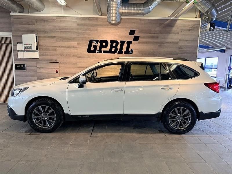Begagnad Subaru Outback 175 HK (128 kW) 2014 Vit Kombi