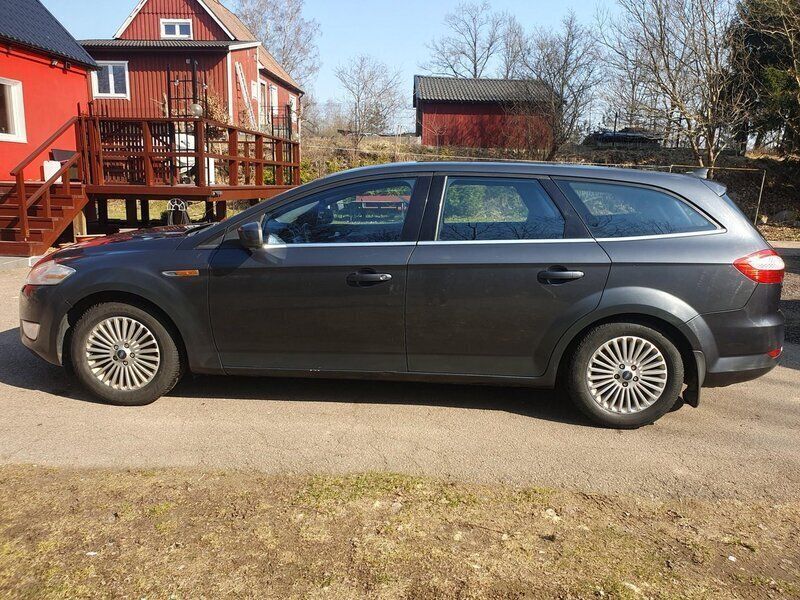 Grå Begagnad 2008 Ford Mondeo Titanium Kombi | 29 000 kr (Marknadspris) - Bild 1/4