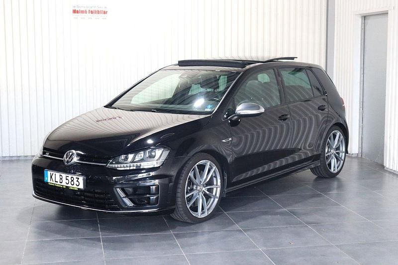 Svart Begagnad 2014 VW Golf VII R Halvkombi | 279 900 kr (Dyr) - Bild 1/4