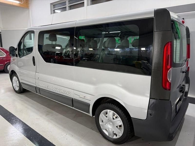 Begagnad Opel Vivaro 117 HK (86 kW) 2008 Grå Minibuss