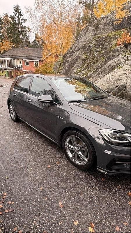 Grå Begagnad 2019 VW Golf VII GT Halvkombi | 215 000 kr (Marknadspris) - Bild 1/4