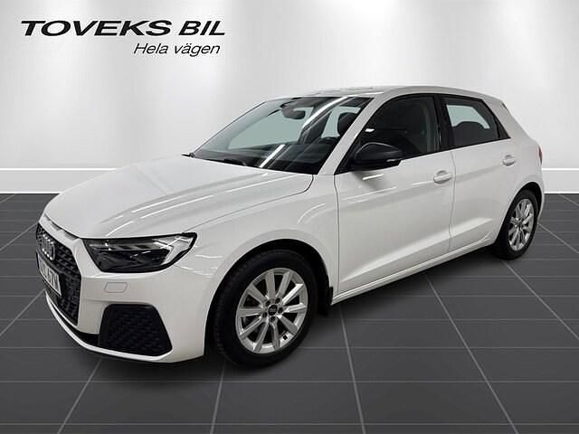 Vit Begagnad 2020 Audi A1 Sportback Proline Halvkombi | 209 900 kr (Marknadspris) - Bild 1/4