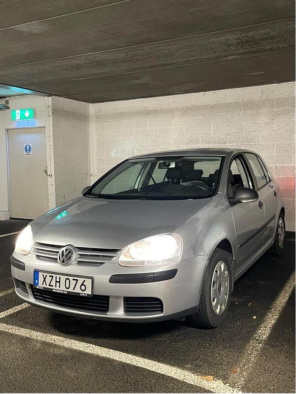 Silver Begagnad 2007 VW Golf V Trendline Halvkombi | 29 900 kr (Marknadspris) - Bild 1/4