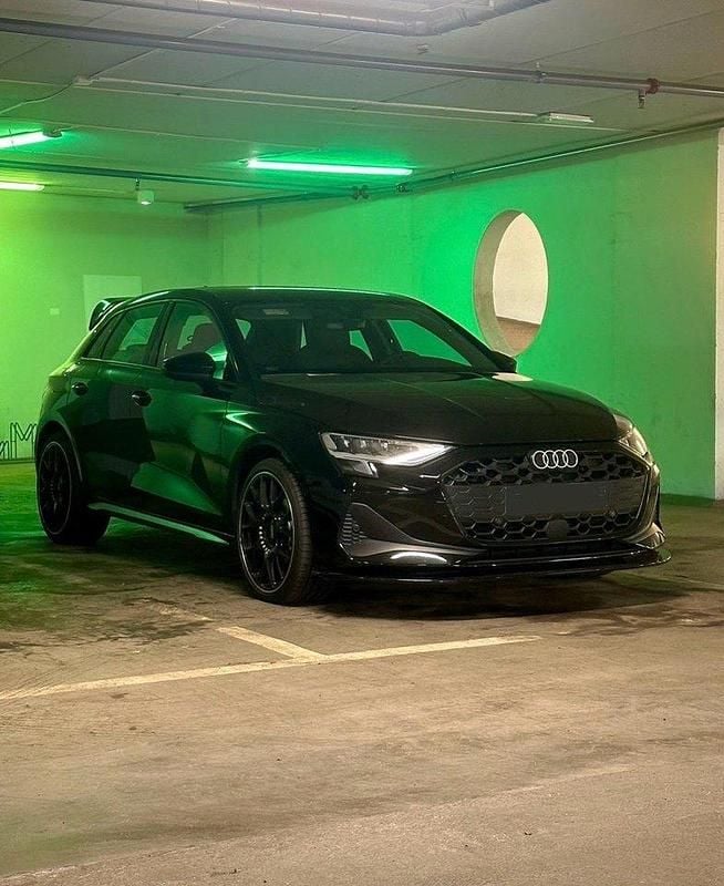 Begagnad 2025 Audi A3 Sportback Halvkombi | 319 000 kr (Marknadspris) - Bild 1/4