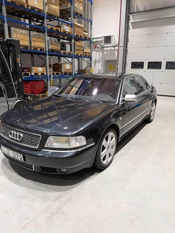 Begagnad 2001 Audi S8 Sedan | 89 000 kr - Bild 1/4