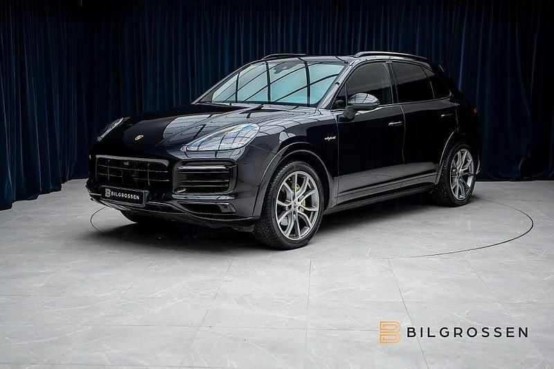 Svart Begagnad 2022 Porsche Cayenne SUV | 849 900 kr (Bra pris) - Bild 1/4
