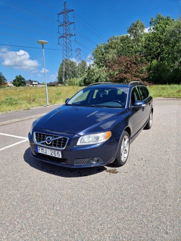 Blå Begagnad 2010 Volvo V70 Momentum Kombi | 51 000 kr (Bra pris) - Bild 1/4