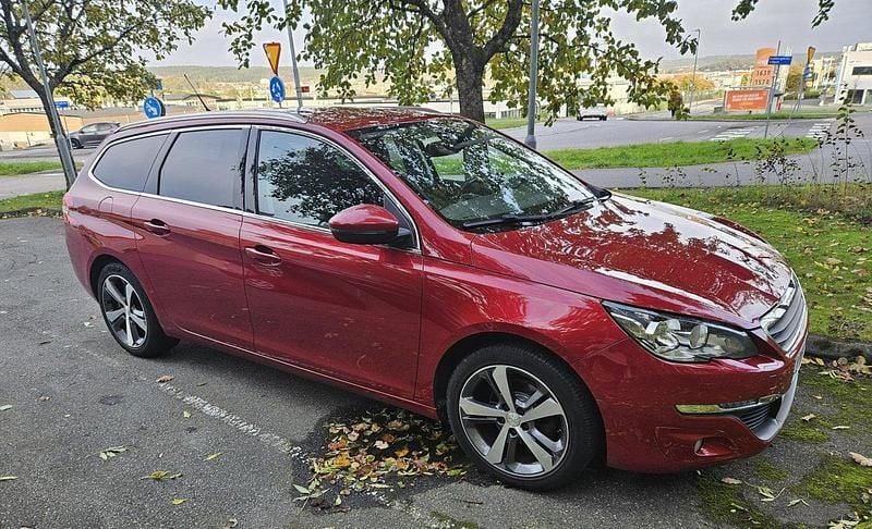 Röd Begagnad 2015 Peugeot 308 Active Kombi | 99 000 kr (Lite dyr) - Bild 1/4