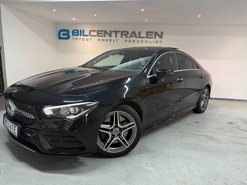 Svart Begagnad 2019 Mercedes CLA220 AMG Sedan | 299 900 kr (Marknadspris) - Bild 1/4