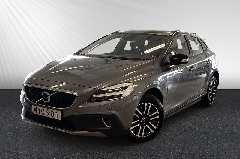 Grå Begagnad 2019 Volvo V40 CC Plus Kombi | 199 900 kr (Marknadspris) - Bild 1/4