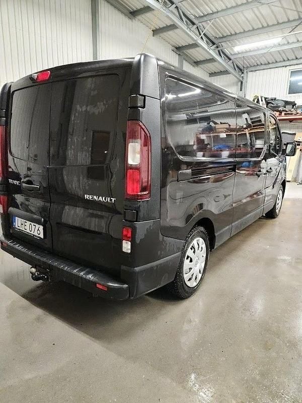 Begagnad Renault Trafic 125 HK (91 kW) 2018 Svart Minibuss