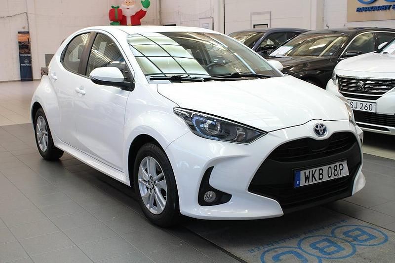 Begagnad Toyota Yaris Hybrid Active 116 HK (85 kW) 2020 Vit Halvkombi