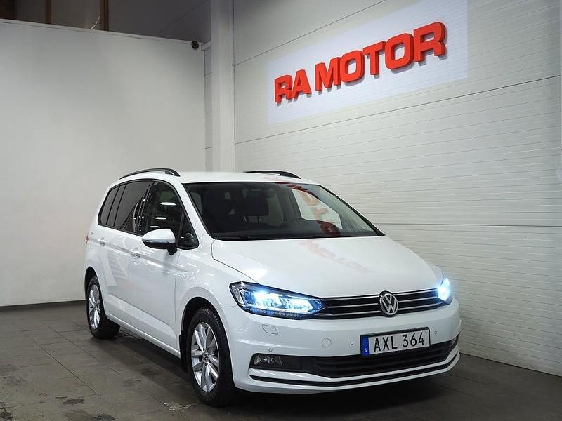 Begagnad VW Touran 110 HK (80 kW) 2018 Vit Minibuss