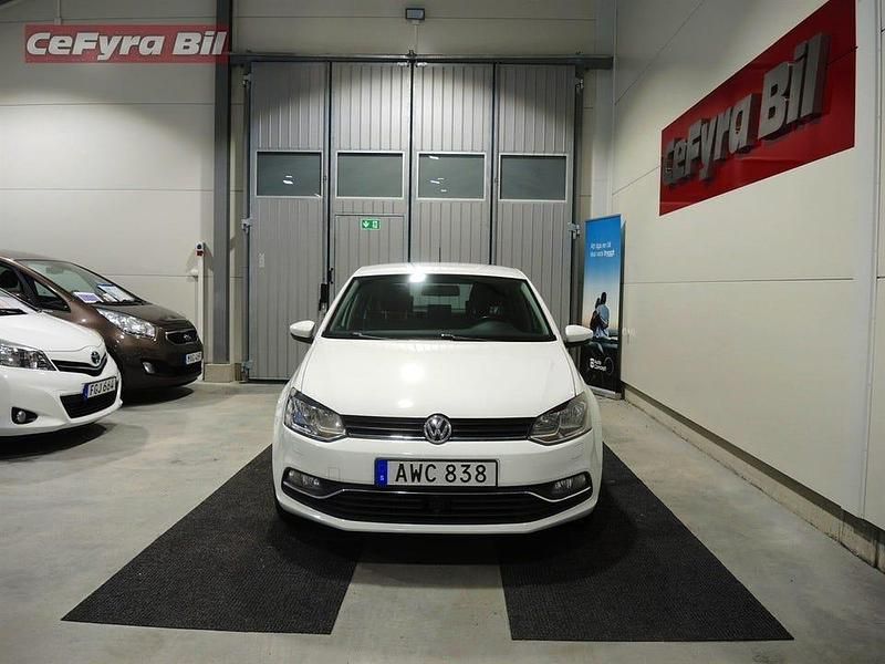 Begagnad VW Polo 90 HK (66 kW) 2016 Vit Halvkombi