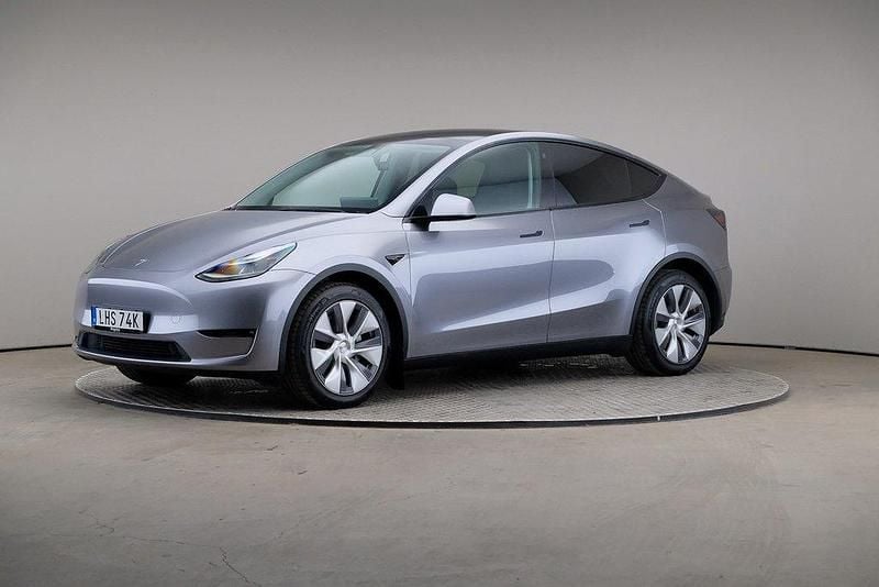Grå Begagnad 2023 Tesla Model Y Long Range SUV | 479 000 kr - Bild 1/4