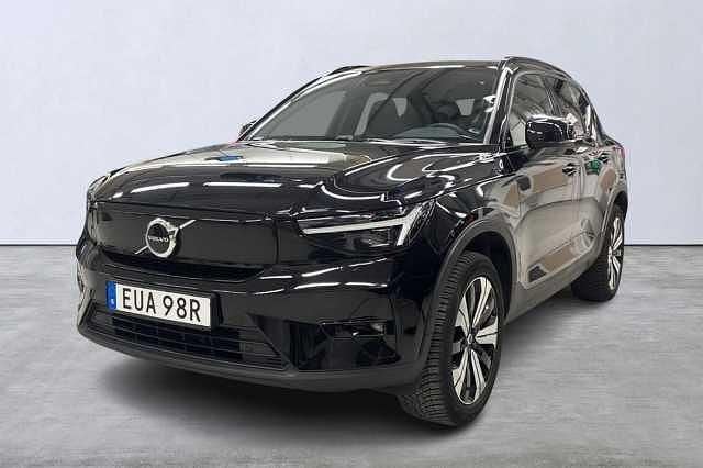 Svart Begagnad 2022 Volvo XC40 Plus SUV | 339 900 kr (Superpris) - Bild 1/4