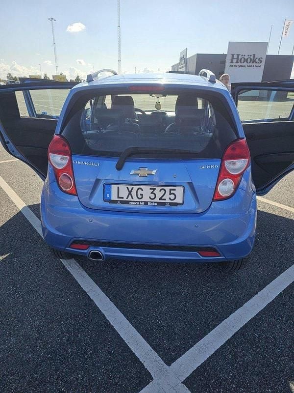 Blå Begagnad 2013 Chevrolet Spark Halvkombi | 40 000 kr (Marknadspris) - Bild 1/4