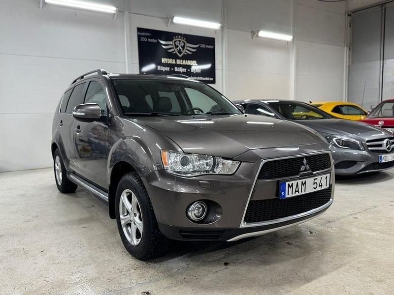 Brun Begagnad 2012 Mitsubishi Outlander SUV | 49 000 kr (Bra pris) - Bild 1/4