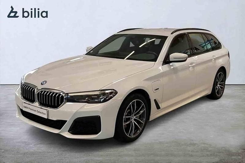 Vit Begagnad 2023 BMW 530e Kombi | 409 000 kr (Bra pris) - Bild 1/1
