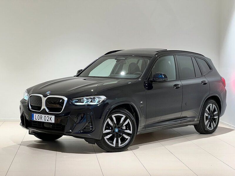 Svart Begagnad 2024 BMW iX3 M Sport SUV | 599 000 kr (Superpris) - Bild 1/4
