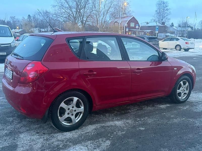 Begagnad 2009 Kia Ceed Halvkombi | 20 000 kr (Marknadspris) - Bild 1/4