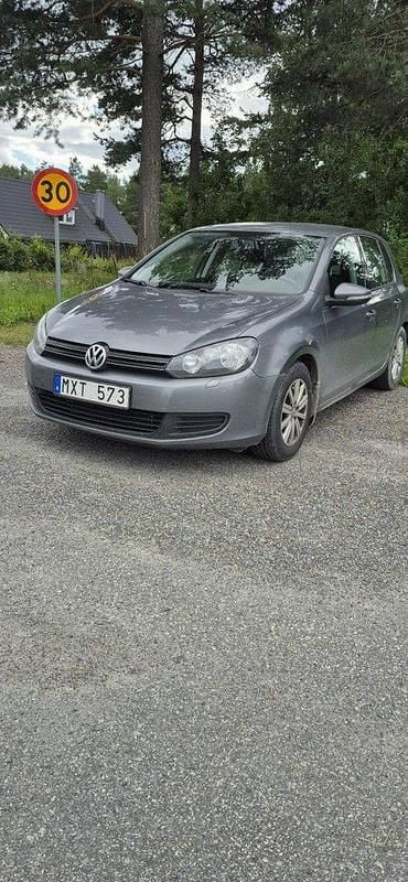 Grå Begagnad 2012 VW Golf VII Halvkombi | 72 000 kr (Bra pris) - Bild 1/4