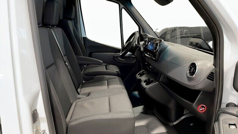Begagnad Mercedes E-Sprinter 11 kW (15 HK) 2024 Vit Van