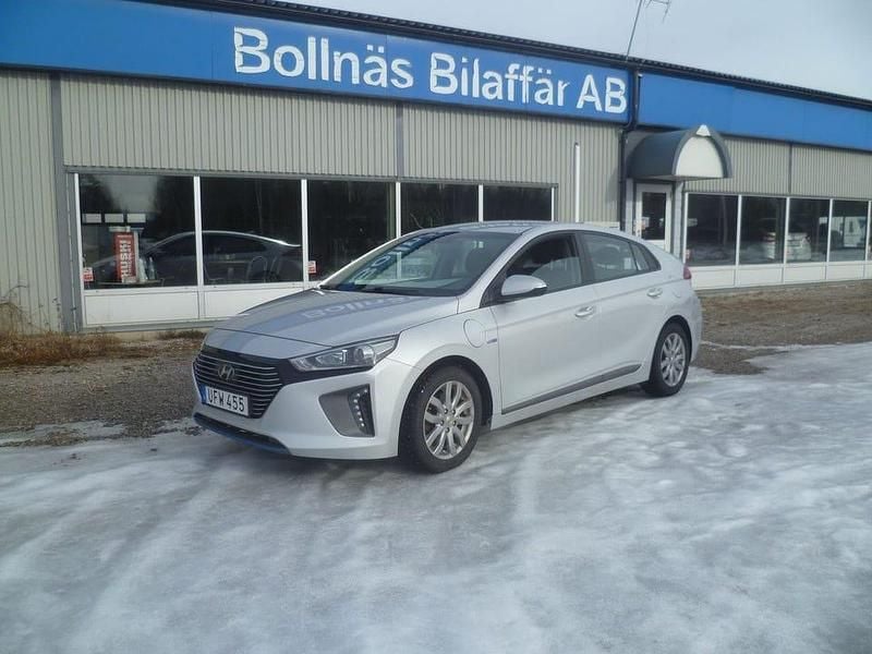 Silver Begagnad 2018 Hyundai Ioniq Premium Halvkombi | 159 000 kr (Marknadspris) - Bild 1/4