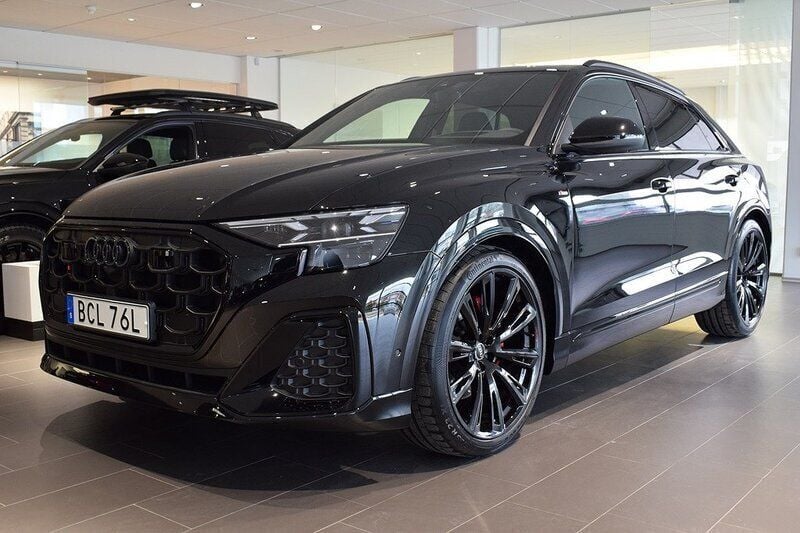 Svart Ny 2025 Audi Q8 S-Line SUV | 1 079 000 kr (Superpris) - Bild 1/4